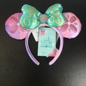 Minnie Mouse Main Attraction Small World Ears